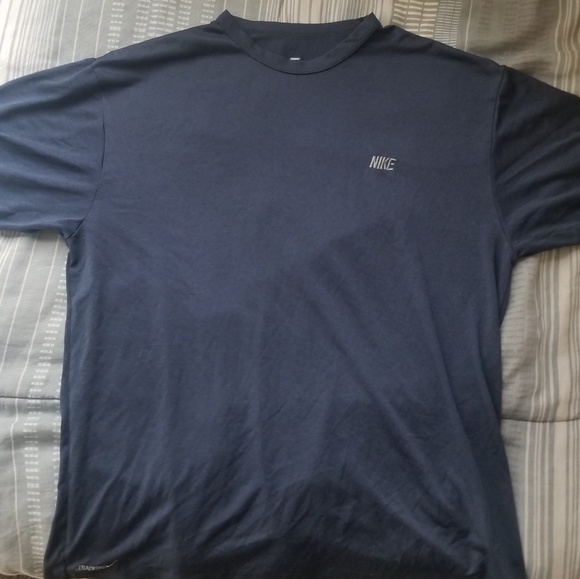 nike training shirt mens